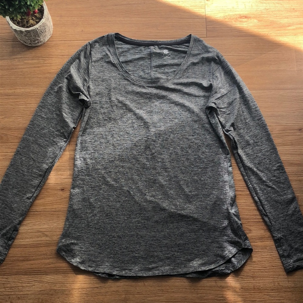 CHAMPION || Gray Long-Sleeve Athletic Top